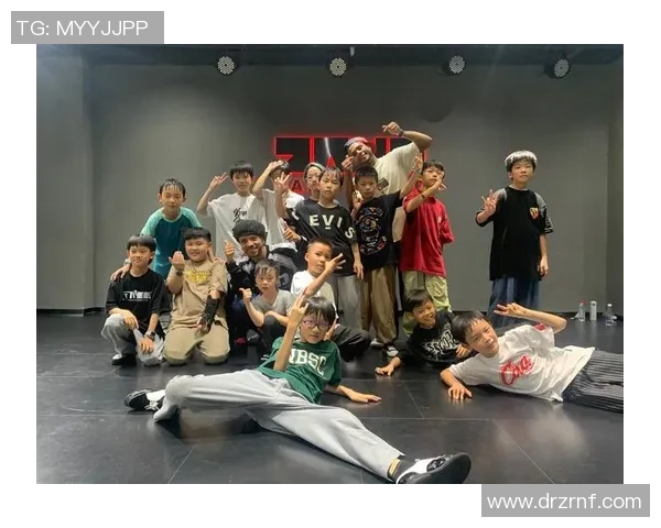 重庆街舞队荣登全国街舞意识排行榜第三名展现实力与风采 重庆街舞队荣登全国街舞意识排行榜第三名展现实力与风采